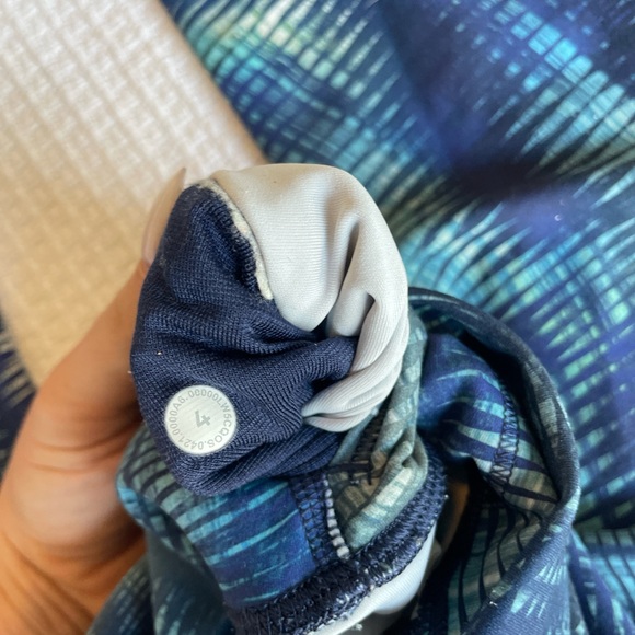 Lululemon Wunder Train Tight - Blue Pattern - Size 4 (25” Inseam) - Picture 8 of 8